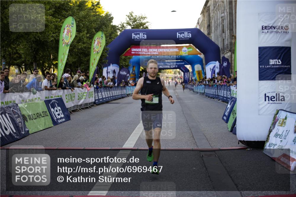 01.09.2024 - BARMER Alsterlauf Kathrin Stürmer Photography http://msf.ph/oto/6969467 01.09.2024 09:31:48 Ziel 1109, 2492, 2850, 3114, 3305, 3788, 4049, 4167, 4290, 4538, 5252, 5287, 8132, 8194, 8236, 8387, 8 meine-sportfotos.de
