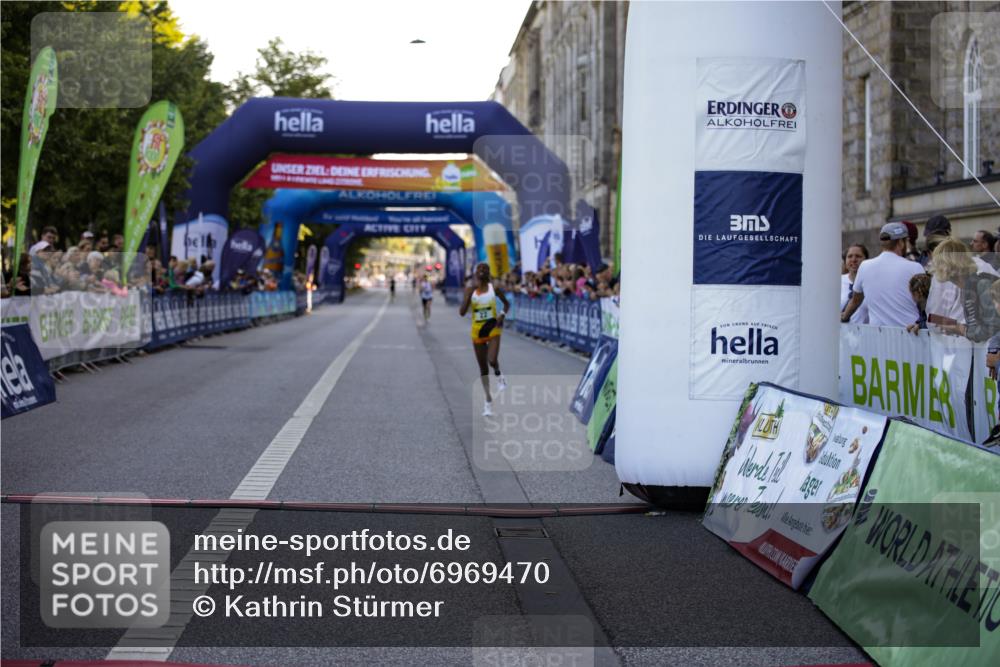 01.09.2024 - BARMER Alsterlauf Kathrin Stürmer Photography http://msf.ph/oto/6969470 01.09.2024 09:31:58 Ziel 1109, 2850, 3788, 4167, 4290, 4435, 4538, 4549, 4600, 5252, 5287, 5308, 8236, 8387, 22 meine-sportfotos.de