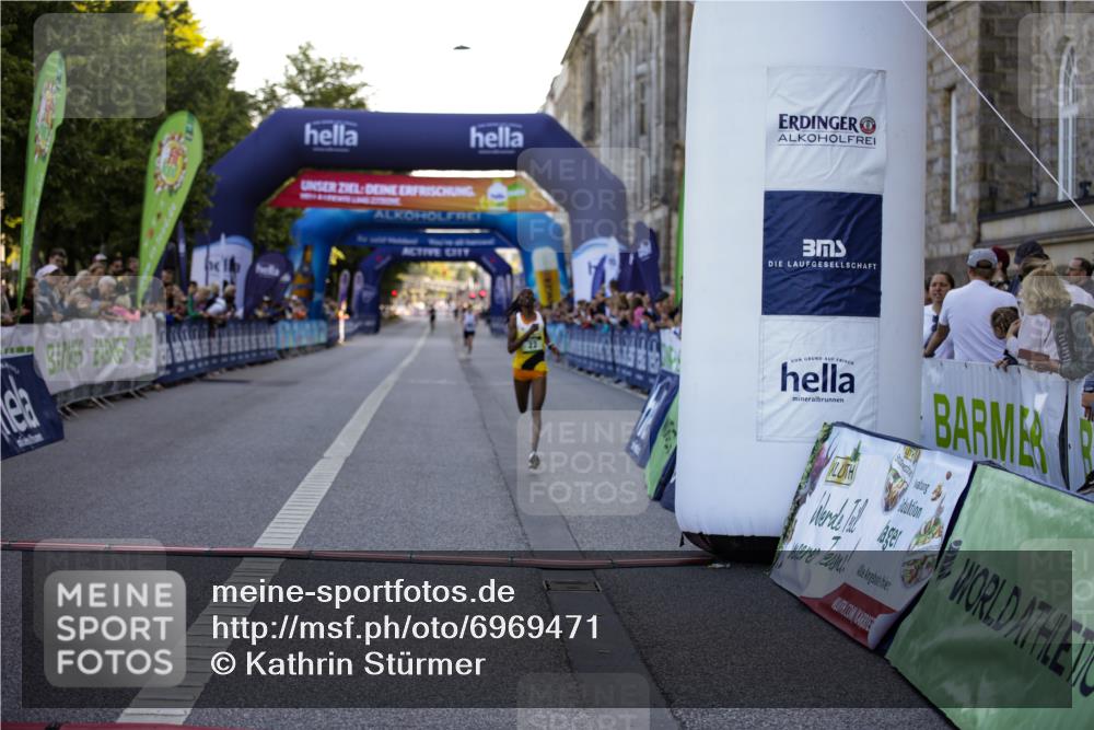 01.09.2024 - BARMER Alsterlauf Kathrin Stürmer Photography http://msf.ph/oto/6969471 01.09.2024 09:31:58 Ziel 1109, 2850, 3788, 4167, 4290, 4435, 4538, 4549, 4600, 5252, 5287, 5308, 8236, 8387, 22 meine-sportfotos.de