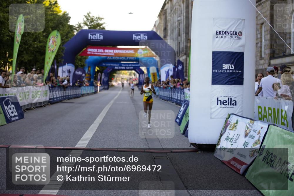 01.09.2024 - BARMER Alsterlauf Kathrin Stürmer Photography http://msf.ph/oto/6969472 01.09.2024 09:31:58 Ziel 1109, 2850, 3788, 4167, 4290, 4435, 4538, 4549, 4600, 5252, 5287, 5308, 8236, 8387, 22 meine-sportfotos.de