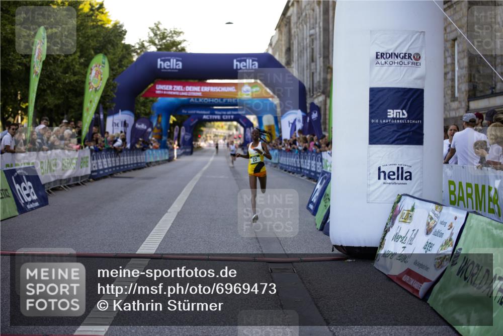 01.09.2024 - BARMER Alsterlauf Kathrin Stürmer Photography http://msf.ph/oto/6969473 01.09.2024 09:31:58 Ziel 1109, 2850, 3788, 4167, 4290, 4435, 4538, 4549, 4600, 5252, 5287, 5308, 8236, 8387, 22 meine-sportfotos.de