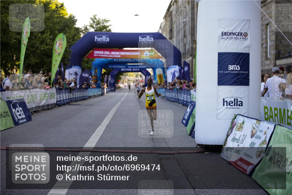 01.09.2024 - BARMER Alsterlauf Kathrin Stürmer Photography http://msf.ph/oto/6969474 01.09.2024 09:31:58 Ziel 1109, 2850, 3788, 4167, 4290, 4435, 4538, 4549, 4600, 5252, 5287, 5308, 8236, 8387, 22 meine-sportfotos.de