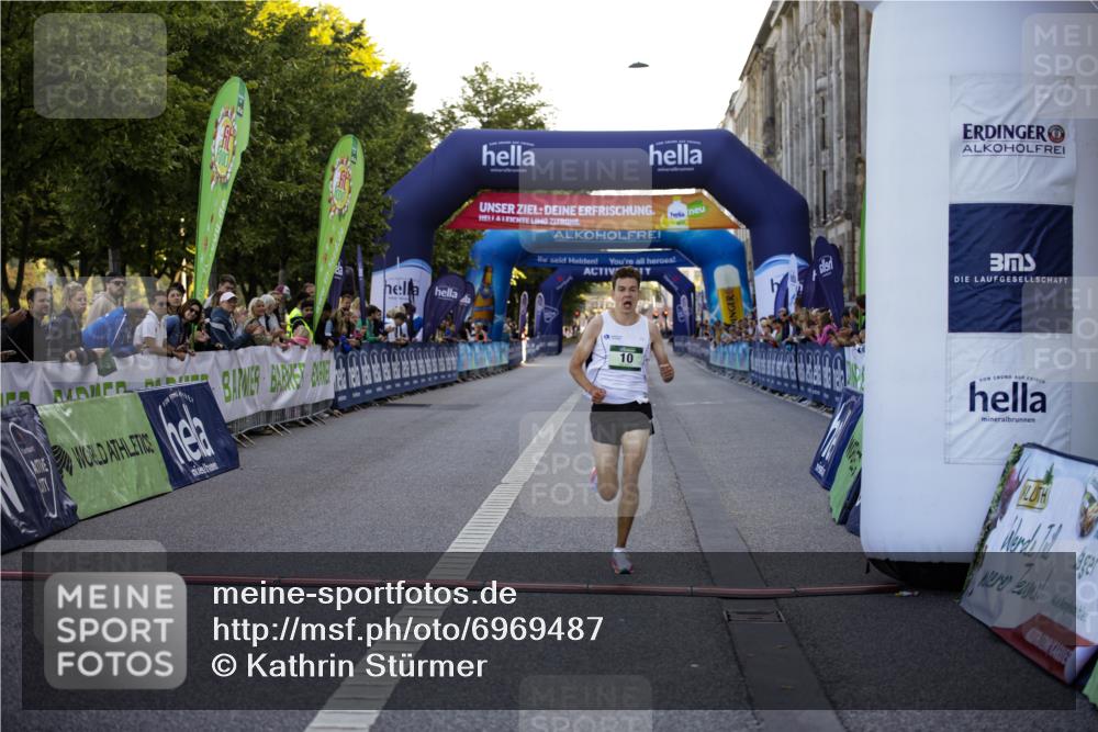 01.09.2024 - BARMER Alsterlauf Kathrin Stürmer Photography http://msf.ph/oto/6969487 01.09.2024 09:33:08 Ziel 2017, 2257, 2422, 2424, 2971, 3273, 3466, 3495, 3733, 3825, 3919, 4174, 4221, 4310, 4407, 4685, 4831, 4859, 4987, 5006, 5009, 5197, 8094, 8145, 8264, 8266, 8280, 10, 4373 meine-sportfotos.de