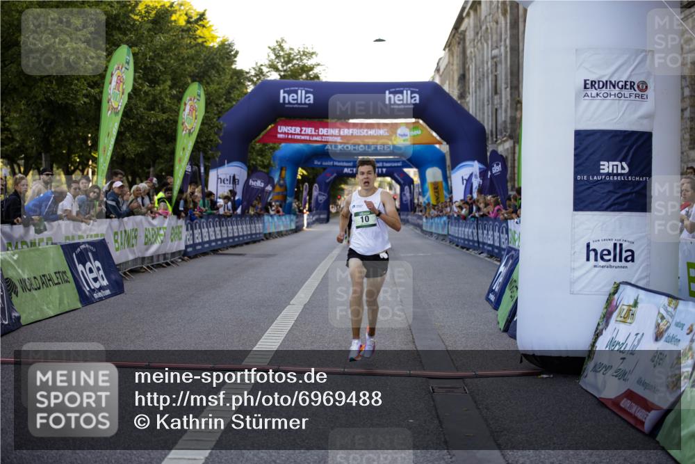 01.09.2024 - BARMER Alsterlauf Kathrin Stürmer Photography http://msf.ph/oto/6969488 01.09.2024 09:33:08 Ziel 2017, 2257, 2422, 2424, 2971, 3273, 3466, 3495, 3733, 3825, 3919, 4174, 4221, 4310, 4407, 4685, 4831, 4859, 4987, 5006, 5009, 5197, 8094, 8145, 8264, 8266, 8280, 10, 4373 meine-sportfotos.de