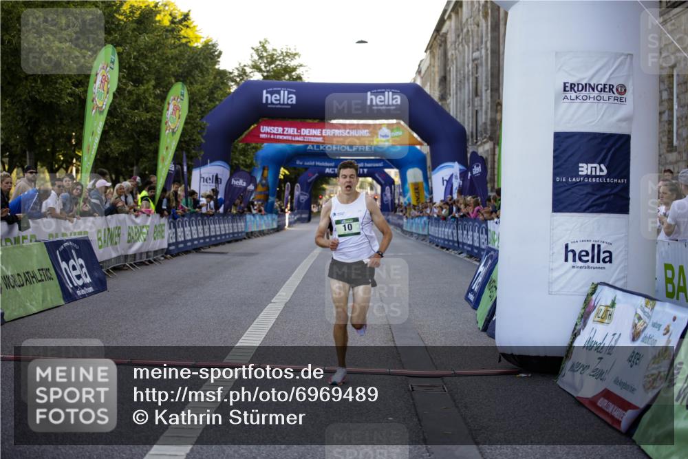 01.09.2024 - BARMER Alsterlauf Kathrin Stürmer Photography http://msf.ph/oto/6969489 01.09.2024 09:33:08 Ziel 2017, 2257, 2422, 2424, 2971, 3273, 3466, 3495, 3733, 3825, 3919, 4174, 4221, 4310, 4407, 4685, 4831, 4859, 4987, 5006, 5009, 5197, 8094, 8145, 8264, 8266, 8280, 10, 4373 meine-sportfotos.de