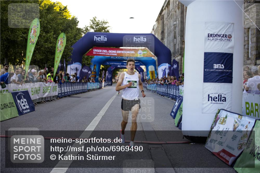 01.09.2024 - BARMER Alsterlauf Kathrin Stürmer Photography http://msf.ph/oto/6969490 01.09.2024 09:33:08 Ziel 2017, 2257, 2422, 2424, 2971, 3273, 3466, 3495, 3733, 3825, 3919, 4174, 4221, 4310, 4407, 4685, 4831, 4859, 4987, 5006, 5009, 5197, 8094, 8145, 8264, 8266, 8280, 10, 4373 meine-sportfotos.de