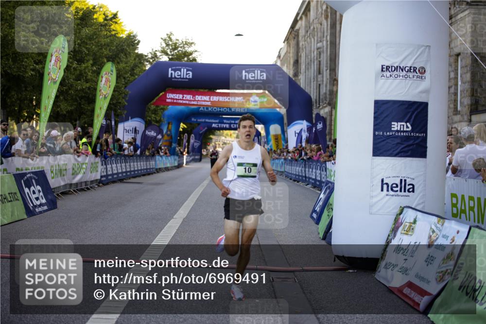 01.09.2024 - BARMER Alsterlauf Kathrin Stürmer Photography http://msf.ph/oto/6969491 01.09.2024 09:33:08 Ziel 2017, 2257, 2422, 2424, 2971, 3273, 3466, 3495, 3733, 3825, 3919, 4174, 4221, 4310, 4407, 4685, 4831, 4859, 4987, 5006, 5009, 5197, 8094, 8145, 8264, 8266, 8280, 10, 4373 meine-sportfotos.de