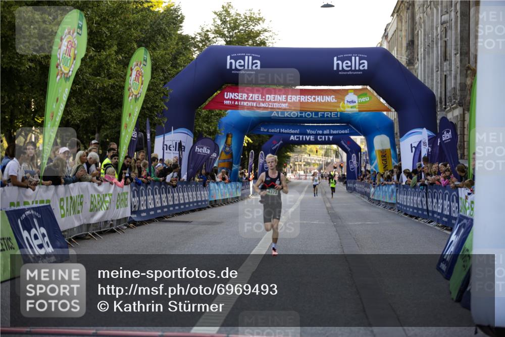 01.09.2024 - BARMER Alsterlauf Kathrin Stürmer Photography http://msf.ph/oto/6969493 01.09.2024 09:33:14 Ziel 2017, 2257, 2422, 2424, 3273, 3466, 3495, 3733, 3899, 3919, 4221, 4685, 4747, 4987, 5006, 5009, 5197, 8094, 8145, 8264, 8280, 10, 4373 meine-sportfotos.de