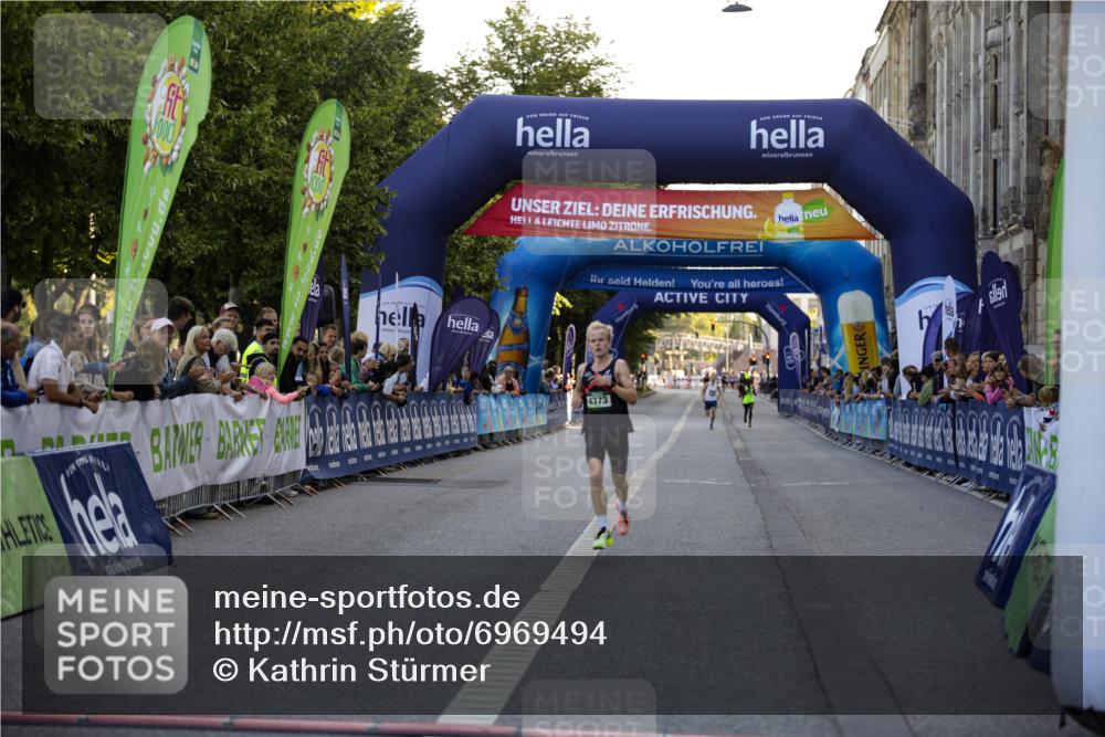 01.09.2024 - BARMER Alsterlauf Kathrin Stürmer Photography http://msf.ph/oto/6969494 01.09.2024 09:33:14 Ziel 2017, 2257, 2422, 2424, 3273, 3466, 3495, 3733, 3899, 3919, 4221, 4685, 4747, 4987, 5006, 5009, 5197, 8094, 8145, 8264, 8280, 10, 4373 meine-sportfotos.de