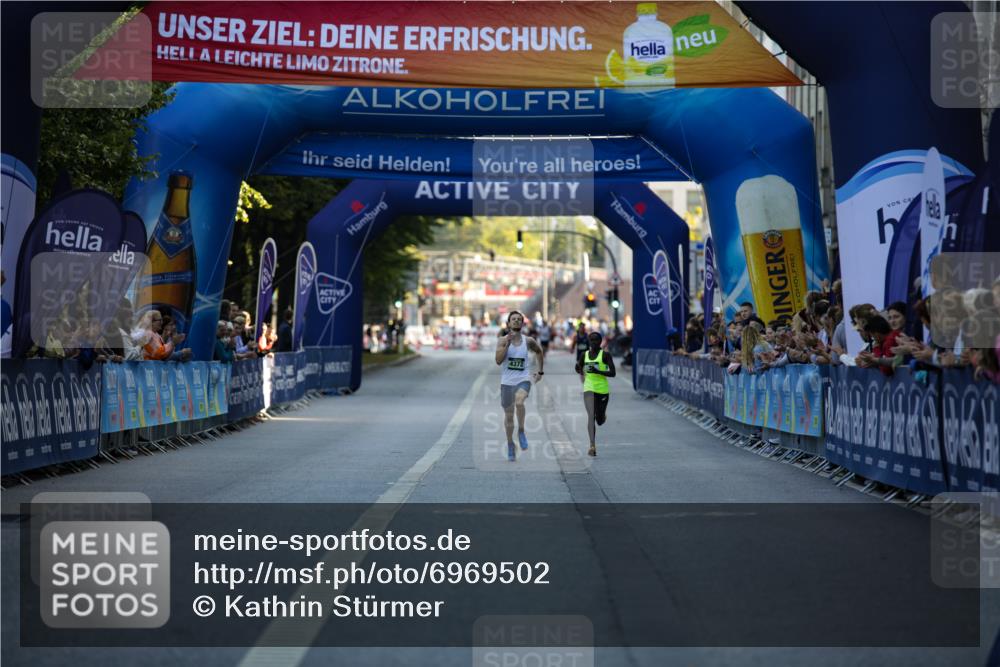 01.09.2024 - BARMER Alsterlauf Kathrin Stürmer Photography http://msf.ph/oto/6969502 01.09.2024 09:33:19 Ziel 2021, 2257, 2422, 3495, 3806, 3899, 4221, 4685, 4747, 4772, 4987, 5006, 5009, 8094, 8145, 8264, 8280, 4372, 4373 meine-sportfotos.de