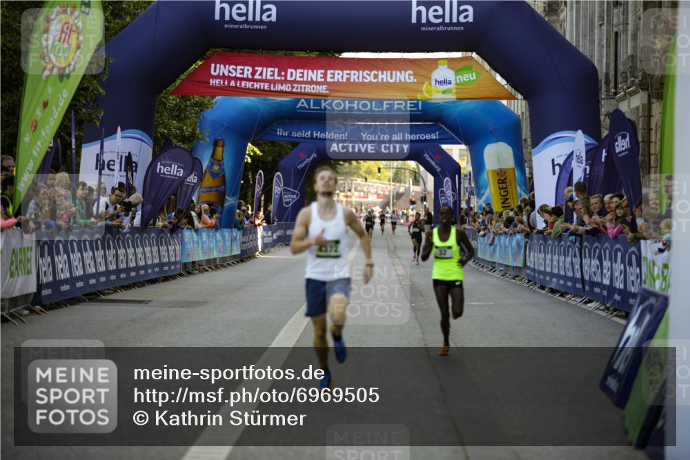 01.09.2024 - BARMER Alsterlauf Kathrin Stürmer Photography http://msf.ph/oto/6969505 01.09.2024 09:33:26 Ziel 2021, 2407, 3806, 3814, 3899, 4040, 4377, 4747, 4772, 4987, 5006, 5009, 8280, 32, 4372 meine-sportfotos.de