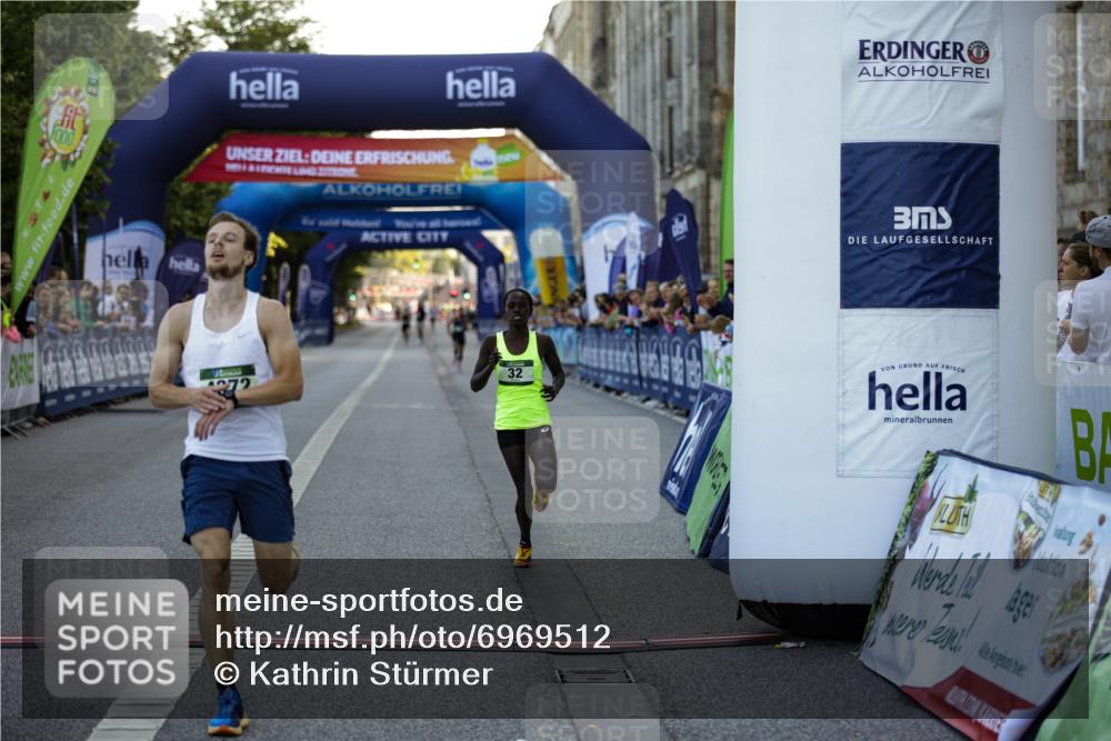 01.09.2024 - BARMER Alsterlauf Kathrin Stürmer Photography http://msf.ph/oto/6969512 01.09.2024 09:33:27 Ziel 2021, 2407, 3806, 3814, 3899, 4040, 4377, 4747, 4772, 4987, 5009, 8280, 32, 4372 meine-sportfotos.de