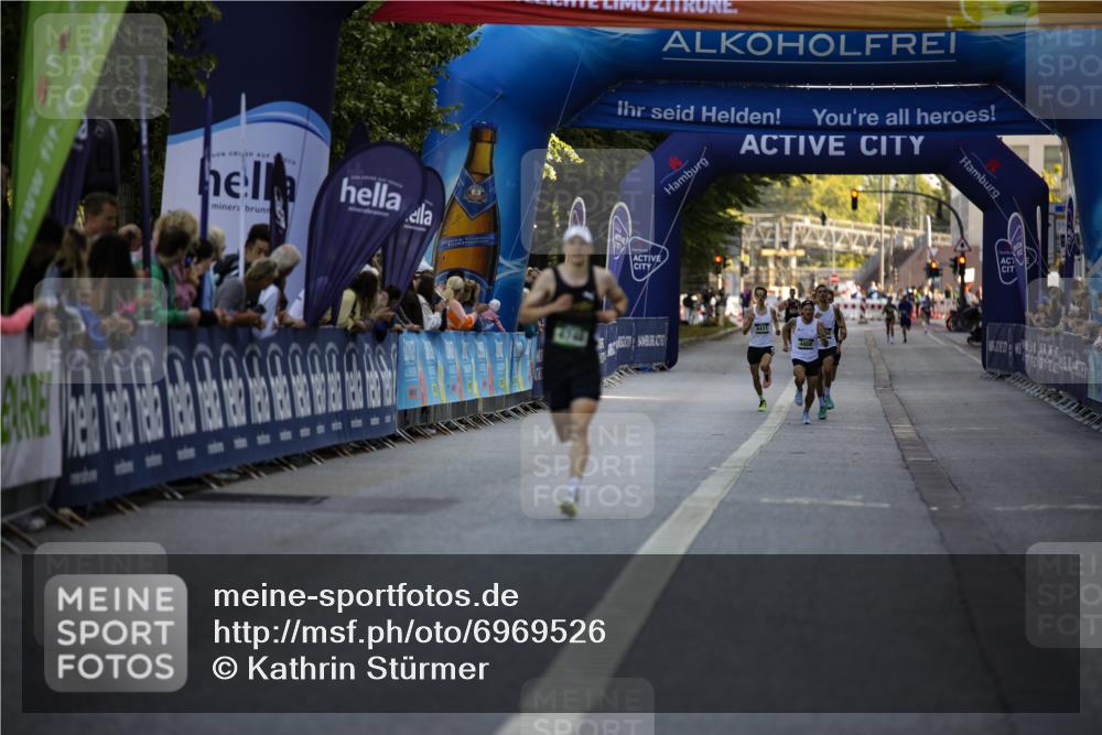 01.09.2024 - BARMER Alsterlauf Kathrin Stürmer Photography http://msf.ph/oto/6969526 01.09.2024 09:33:43 Ziel 2104, 2708, 3132, 3215, 3290, 3503, 3545, 3597, 3756, 4040, 4143, 4328, 4368, 4644, 5089, 5100, 5247, 5279, 8099, 3271, 4748 meine-sportfotos.de