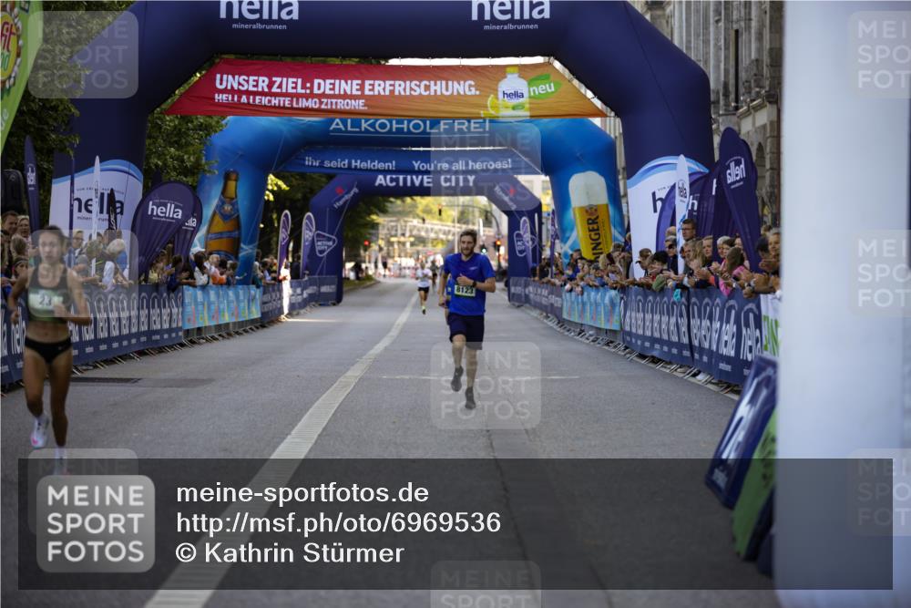 01.09.2024 - BARMER Alsterlauf Kathrin Stürmer Photography http://msf.ph/oto/6969536 01.09.2024 09:34:16 Ziel 2517, 3440, 3943, 4234, 4247, 4426, 4781, 4783, 4828, 5171, 8034, 8080, 8165, 8171, 23, 8123 meine-sportfotos.de