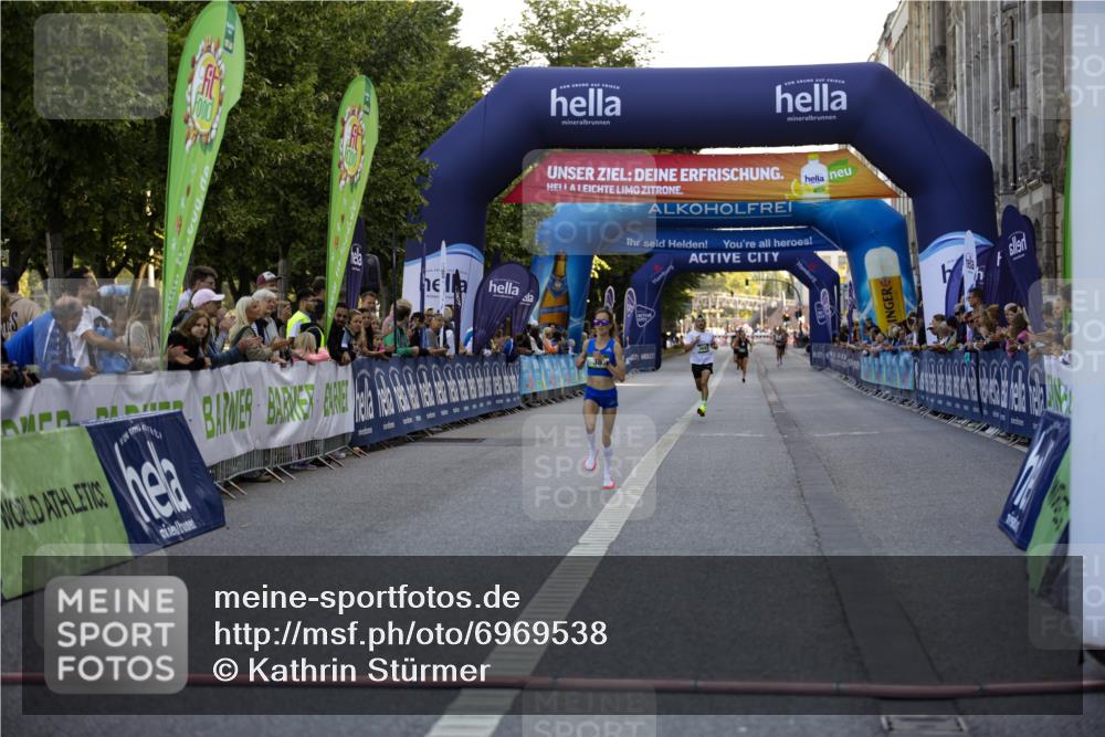 01.09.2024 - BARMER Alsterlauf Kathrin Stürmer Photography http://msf.ph/oto/6969538 01.09.2024 09:34:26 Ziel 2604, 2824, 4234, 4426, 4781, 4783, 5171, 8034, 8080, 8165, 8171, 8186, 38, 3693, 8123 meine-sportfotos.de