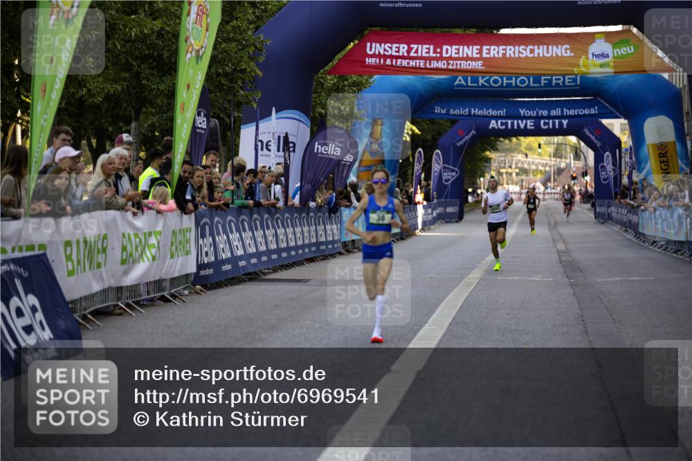 01.09.2024 - BARMER Alsterlauf Kathrin Stürmer Photography http://msf.ph/oto/6969541 01.09.2024 09:34:26 Ziel 2604, 2824, 4234, 4426, 4781, 4783, 5171, 8034, 8080, 8165, 8171, 8186, 38, 3693, 8123 meine-sportfotos.de