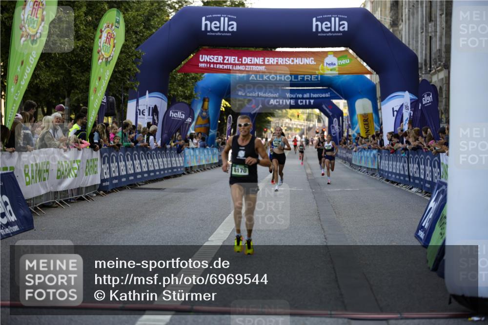 01.09.2024 - BARMER Alsterlauf Kathrin Stürmer Photography http://msf.ph/oto/6969544 01.09.2024 09:34:41 Ziel 2043, 2495, 2528, 2604, 2861, 3941, 4180, 4326, 4408, 4796, 4839, 5005, 5024, 27, 3608, 5275, 8170 meine-sportfotos.de