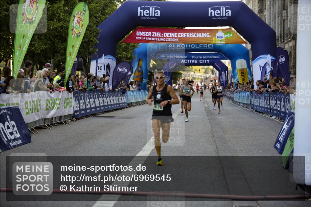 01.09.2024 - BARMER Alsterlauf Kathrin Stürmer Photography http://msf.ph/oto/6969545 01.09.2024 09:34:41 Ziel 2043, 2495, 2528, 2604, 2861, 3941, 4180, 4326, 4408, 4796, 4839, 5005, 5024, 27, 3608, 5275, 8170 meine-sportfotos.de