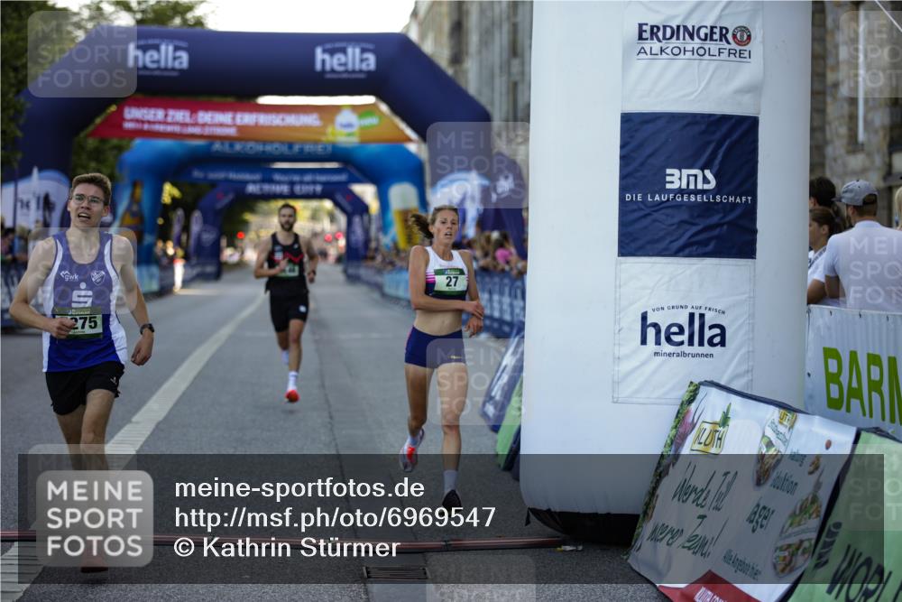 01.09.2024 - BARMER Alsterlauf Kathrin Stürmer Photography http://msf.ph/oto/6969547 01.09.2024 09:34:48 Ziel 2043, 2279, 2495, 2528, 2861, 2926, 3225, 3941, 4180, 4326, 4400, 4408, 4776, 4796, 4839, 5005, 5024, 5203, 27, 28, 3608, 4146, 5275, 8170 meine-sportfotos.de