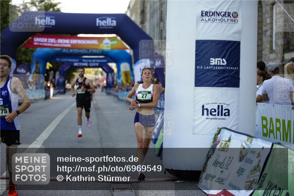01.09.2024 - BARMER Alsterlauf Kathrin Stürmer Photography http://msf.ph/oto/6969549 01.09.2024 09:34:48 Ziel 2043, 2279, 2495, 2528, 2861, 2926, 3225, 3941, 4180, 4326, 4400, 4408, 4776, 4796, 4839, 5005, 5024, 5203, 27, 28, 3608, 4146, 5275, 8170 meine-sportfotos.de