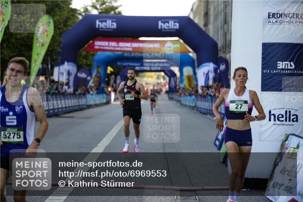 01.09.2024 - BARMER Alsterlauf Kathrin Stürmer Photography http://msf.ph/oto/6969553 01.09.2024 09:34:49 Ziel 2043, 2279, 2495, 2528, 2861, 2926, 3225, 3941, 4180, 4326, 4400, 4408, 4776, 4796, 4811, 4839, 5005, 5024, 5203, 27, 28, 3608, 4146, 5275, 8170 meine-sportfotos.de