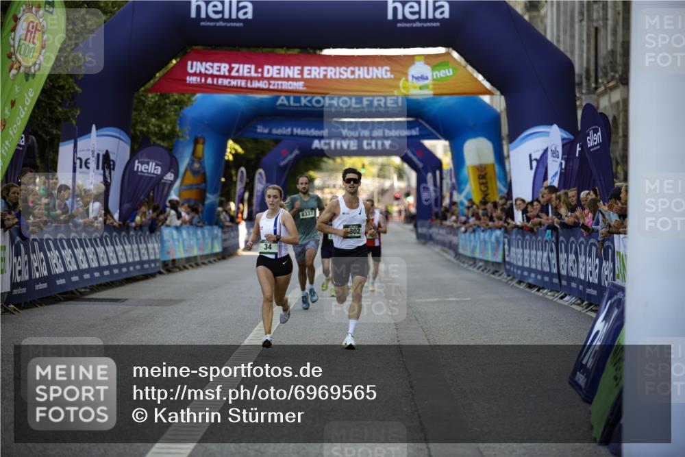 01.09.2024 - BARMER Alsterlauf Kathrin Stürmer Photography http://msf.ph/oto/6969565 01.09.2024 09:35:20 Ziel 2110, 2406, 2487, 2702, 2756, 2903, 3382, 3411, 3576, 3606, 3848, 4020, 4281, 4323, 4569, 4677, 4800, 4838, 5080, 5196, 8091, 8162, 8233, 8332, 8370, 34, 3298, 3318, 4802, 8337 meine-sportfotos.de