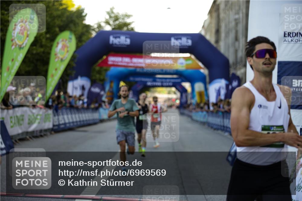 01.09.2024 - BARMER Alsterlauf Kathrin Stürmer Photography http://msf.ph/oto/6969569 01.09.2024 09:35:24 Ziel 2110, 2406, 2487, 2702, 2847, 2903, 3244, 3378, 3382, 3606, 3848, 4020, 4281, 4569, 4677, 4800, 4838, 5196, 8162, 8233, 8332, 8370, 34, 3298, 3318, 4802, 8337 meine-sportfotos.de