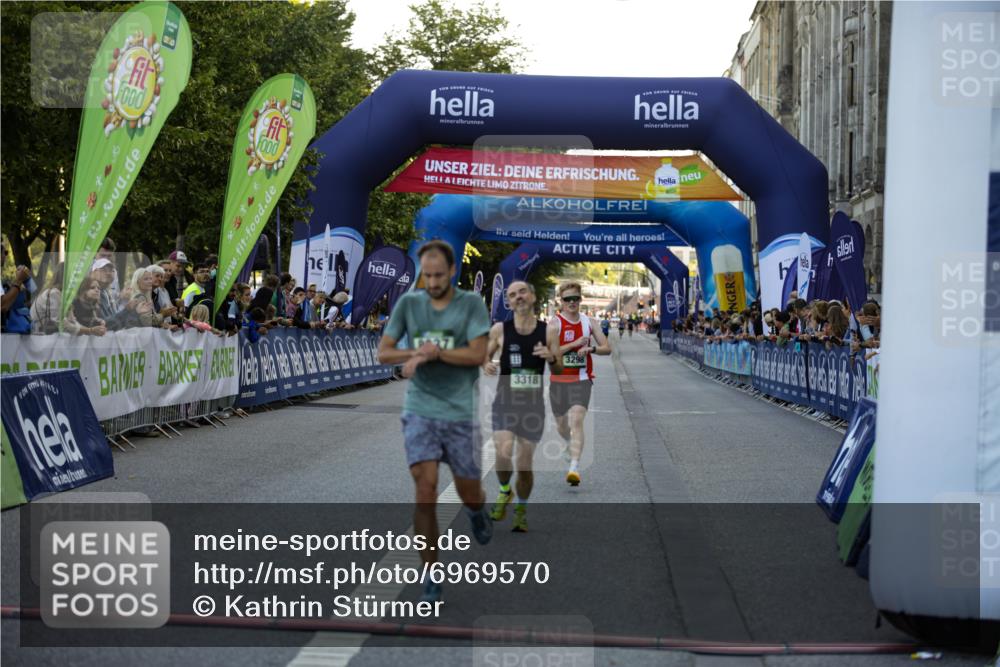 01.09.2024 - BARMER Alsterlauf Kathrin Stürmer Photography http://msf.ph/oto/6969570 01.09.2024 09:35:25 Ziel 2110, 2406, 2487, 2702, 2847, 2903, 3244, 3378, 3382, 3606, 3848, 4020, 4281, 4569, 4677, 4800, 4838, 5196, 8162, 8233, 8332, 8370, 34, 3298, 3318, 4802, 8337 meine-sportfotos.de