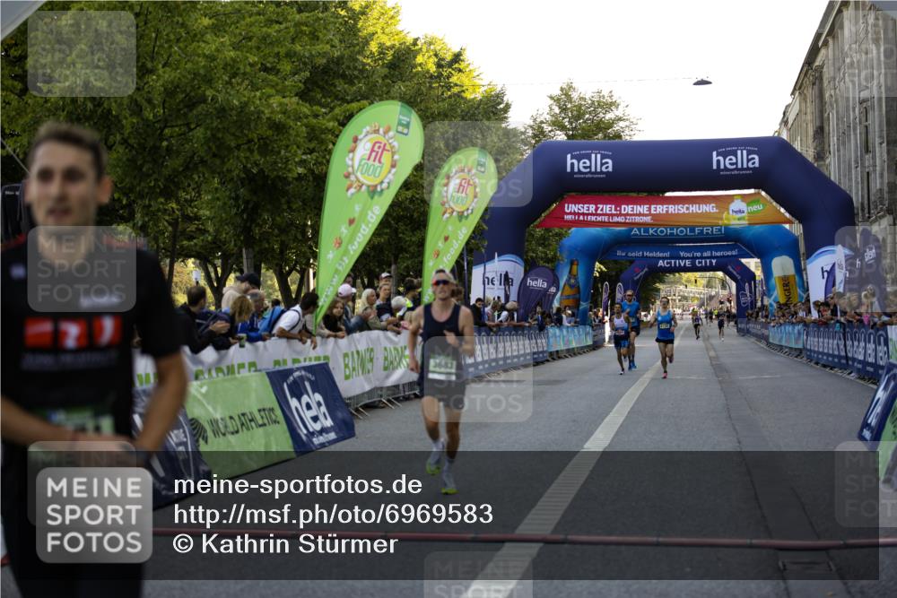01.09.2024 - BARMER Alsterlauf Kathrin Stürmer Photography http://msf.ph/oto/6969583 01.09.2024 09:35:43 Ziel 2074, 2324, 2440, 2847, 2882, 3073, 3087, 3459, 3939, 4201, 4284, 4617, 4877, 2524, 3180, 3571, 3683, 4752, 8379 meine-sportfotos.de
