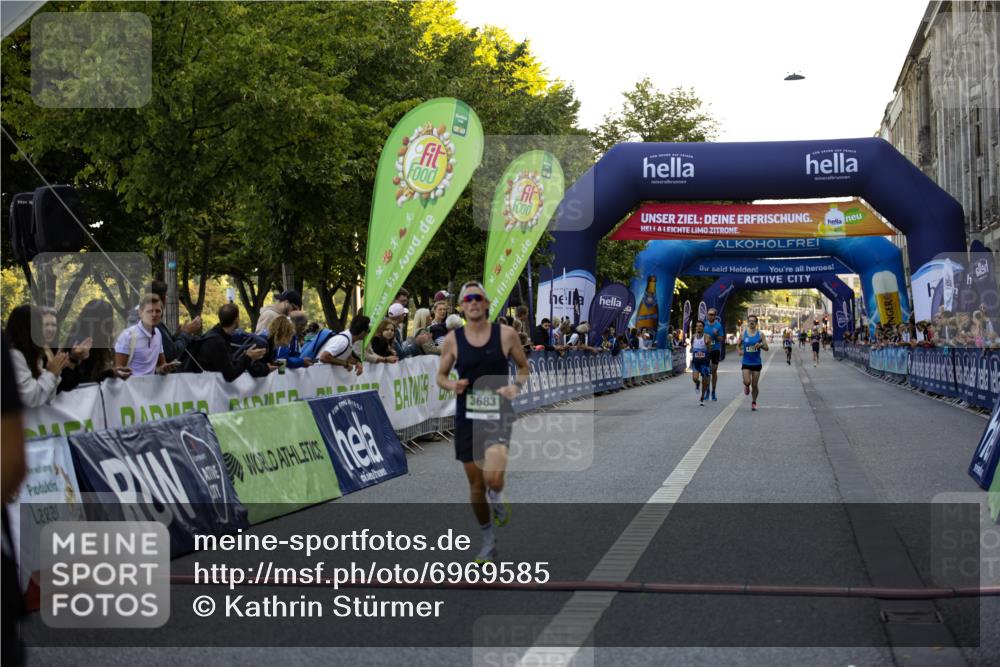 01.09.2024 - BARMER Alsterlauf Kathrin Stürmer Photography http://msf.ph/oto/6969585 01.09.2024 09:35:43 Ziel 2074, 2324, 2440, 2847, 2882, 3073, 3087, 3459, 3939, 4201, 4284, 4617, 4877, 2524, 3180, 3571, 3683, 4752, 8379 meine-sportfotos.de