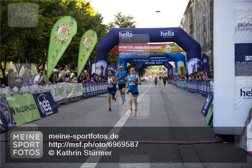 01.09.2024 - BARMER Alsterlauf Kathrin Stürmer Photography http://msf.ph/oto/6969587 01.09.2024 09:35:47 Ziel 2074, 2090, 2324, 2440, 2882, 3073, 3087, 3459, 3939, 4201, 4284, 4617, 4877, 5060, 5076, 2524, 3571, 3683, 4752, 8379 meine-sportfotos.de