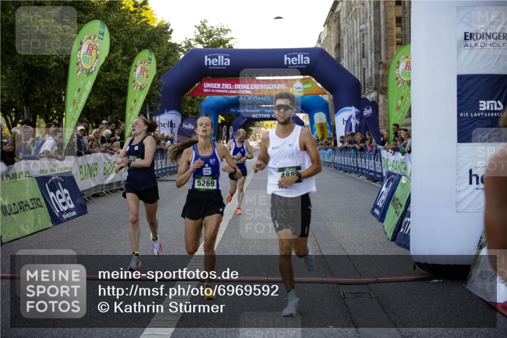 01.09.2024 - BARMER Alsterlauf Kathrin Stürmer Photography http://msf.ph/oto/6969592 01.09.2024 09:37:10 Ziel 2623, 2773, 2879, 2986, 3462, 3971, 4356, 4438, 4560, 4709, 4812, 4874, 4920, 5083, 5088, 5161, 5175, 36, 37, 4885, 5269, 5270 meine-sportfotos.de