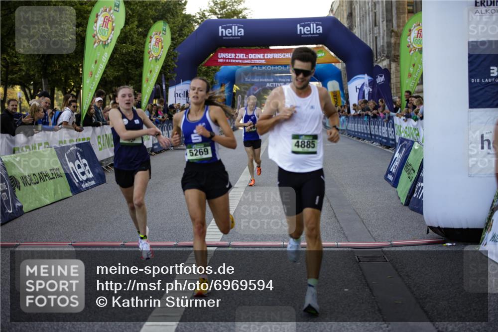 01.09.2024 - BARMER Alsterlauf Kathrin Stürmer Photography http://msf.ph/oto/6969594 01.09.2024 09:37:10 Ziel 2623, 2773, 2879, 2986, 3462, 3971, 4356, 4438, 4560, 4709, 4812, 4874, 4920, 5083, 5088, 5161, 5175, 36, 37, 4885, 5269, 5270 meine-sportfotos.de