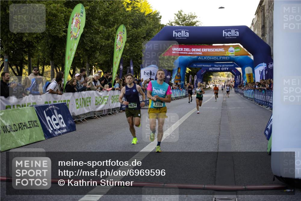 01.09.2024 - BARMER Alsterlauf Kathrin Stürmer Photography http://msf.ph/oto/6969596 01.09.2024 09:37:34 Ziel 2207, 2504, 2613, 3198, 3322, 3446, 3473, 3560, 3583, 3629, 3640, 4848, 5015, 5168, 8169, 8176, 8205, 8228, 3177, 3356, 3726, 4624, 5047 meine-sportfotos.de