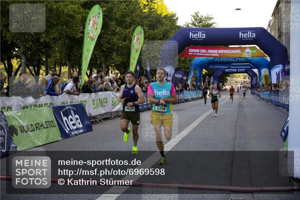 01.09.2024 - BARMER Alsterlauf Kathrin Stürmer Photography http://msf.ph/oto/6969598 01.09.2024 09:37:34 Ziel 2207, 2504, 2613, 3198, 3322, 3446, 3473, 3560, 3583, 3629, 3640, 4848, 5015, 5168, 8169, 8176, 8205, 8228, 3177, 3356, 3726, 4624, 5047 meine-sportfotos.de