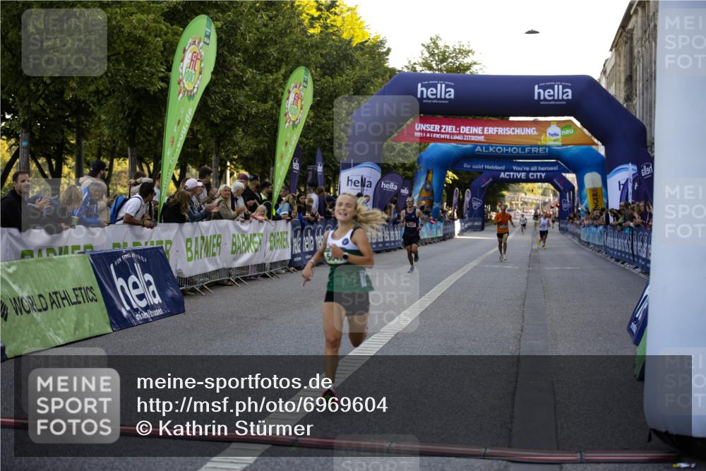 01.09.2024 - BARMER Alsterlauf Kathrin Stürmer Photography http://msf.ph/oto/6969604 01.09.2024 09:37:37 Ziel 2207, 2504, 2613, 3198, 3322, 3446, 3473, 3560, 3629, 3640, 3810, 4119, 4545, 4595, 4848, 4861, 5015, 5168, 8169, 8176, 8205, 8228, 8306, 3177, 3356, 4250, 4624, 5047 meine-sportfotos.de