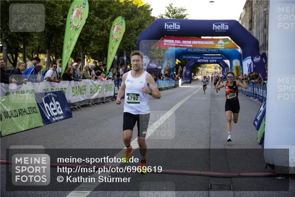 01.09.2024 - BARMER Alsterlauf Kathrin Stürmer Photography http://msf.ph/oto/6969619 01.09.2024 09:37:49 Ziel 2168, 2276, 2470, 2504, 2581, 2613, 3629, 3640, 3710, 3810, 3891, 4119, 4337, 4370, 4374, 4415, 4416, 4545, 4595, 4622, 4848, 4861, 4935, 5015, 5191, 8040, 8169, 8205, 8250, 8293, 8306, 2787, 3095, 4250, 4792 meine-sportfotos.de
