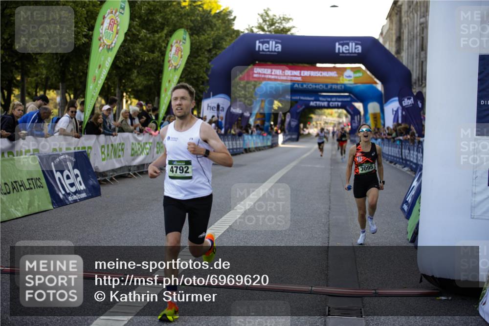 01.09.2024 - BARMER Alsterlauf Kathrin Stürmer Photography http://msf.ph/oto/6969620 01.09.2024 09:37:49 Ziel 2168, 2276, 2470, 2504, 2581, 2613, 3629, 3640, 3710, 3810, 3891, 4119, 4337, 4370, 4374, 4415, 4416, 4545, 4595, 4622, 4848, 4861, 4935, 5015, 5191, 8040, 8169, 8205, 8250, 8293, 8306, 2787, 3095, 4250, 4792 meine-sportfotos.de