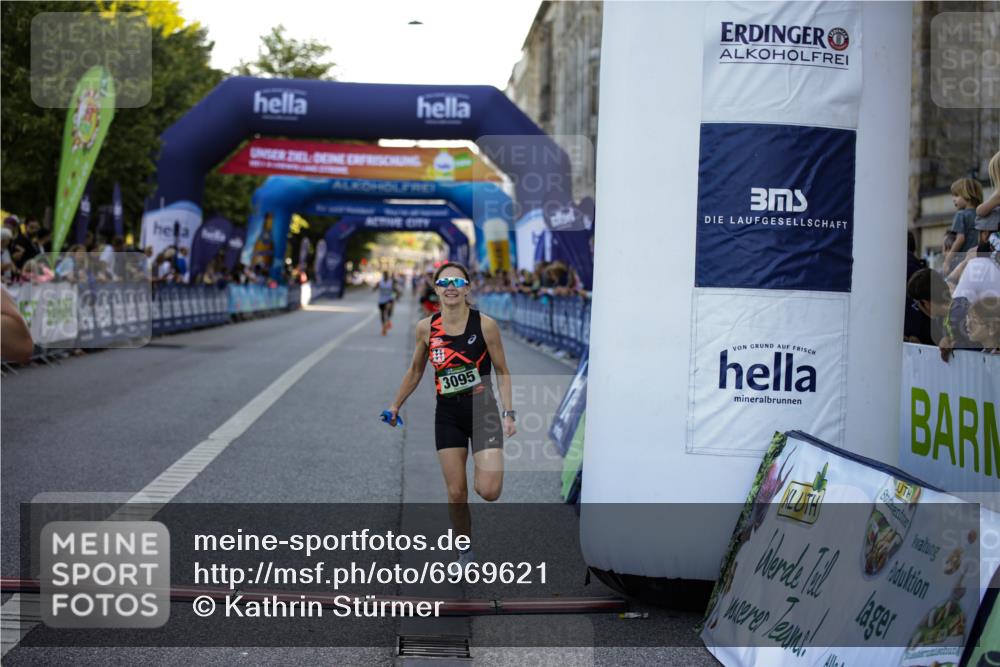 01.09.2024 - BARMER Alsterlauf Kathrin Stürmer Photography http://msf.ph/oto/6969621 01.09.2024 09:37:50 Ziel 2168, 2276, 2336, 2470, 2581, 2613, 3629, 3640, 3710, 3810, 3891, 4119, 4337, 4370, 4374, 4415, 4416, 4545, 4595, 4622, 4848, 4861, 4935, 5015, 5191, 8040, 8169, 8205, 8250, 8293, 8306, 2787, 3095, 4250, 4792, 5178 meine-sportfotos.de