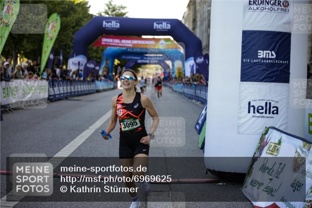 01.09.2024 - BARMER Alsterlauf Kathrin Stürmer Photography http://msf.ph/oto/6969625 01.09.2024 09:37:50 Ziel 2168, 2276, 2336, 2470, 2581, 2613, 3629, 3640, 3710, 3810, 3891, 4119, 4337, 4370, 4374, 4415, 4416, 4545, 4595, 4622, 4848, 4861, 4935, 5015, 5191, 8040, 8169, 8205, 8250, 8293, 8306, 2787, 3095, 4250, 4792, 5178 meine-sportfotos.de