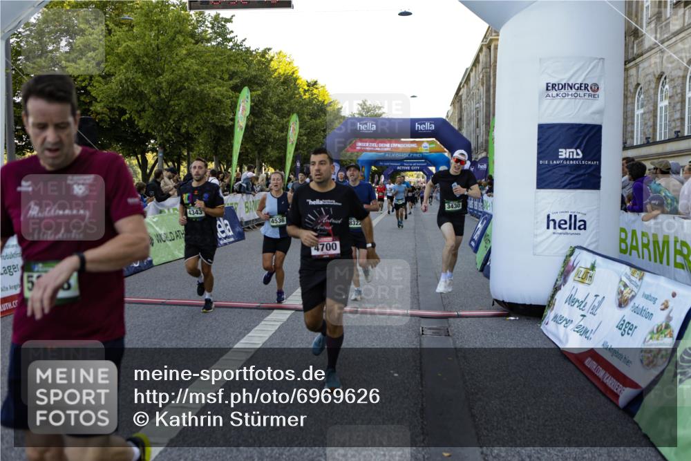 01.09.2024 - BARMER Alsterlauf Kathrin Stürmer Photography http://msf.ph/oto/6969626 01.09.2024 09:52:11 Ziel 2267, 2343, 2615, 2681, 2703, 2716, 2745, 2774, 2917, 2954, 2961, 2962, 3061, 3063, 3122, 3242, 3389, 3600, 3678, 3723, 3839, 3930, 4028, 4039, 4215, 4314, 4656, 4961, 5053, 5079, 5121, 5190, 8041, 8282, 8356, 2070, 2334, 3130, 3253, 3397, 3430, 3496, 3942, 4058, 4343, 4536, 4649, 4700, 5184, 5268, 8322 meine-sportfotos.de