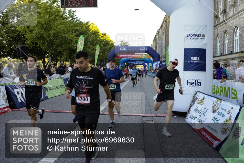 01.09.2024 - BARMER Alsterlauf Kathrin Stürmer Photography http://msf.ph/oto/6969630 01.09.2024 09:52:11 Ziel 2267, 2343, 2615, 2681, 2703, 2716, 2745, 2774, 2917, 2954, 2961, 2962, 3061, 3063, 3122, 3242, 3389, 3600, 3678, 3723, 3839, 3930, 4028, 4039, 4215, 4314, 4656, 4961, 5053, 5079, 5121, 5190, 8041, 8282, 8356, 2070, 2334, 3130, 3253, 3397, 3430, 3496, 3942, 4058, 4343, 4536, 4649, 4700, 5184, 5268, 8322 meine-sportfotos.de