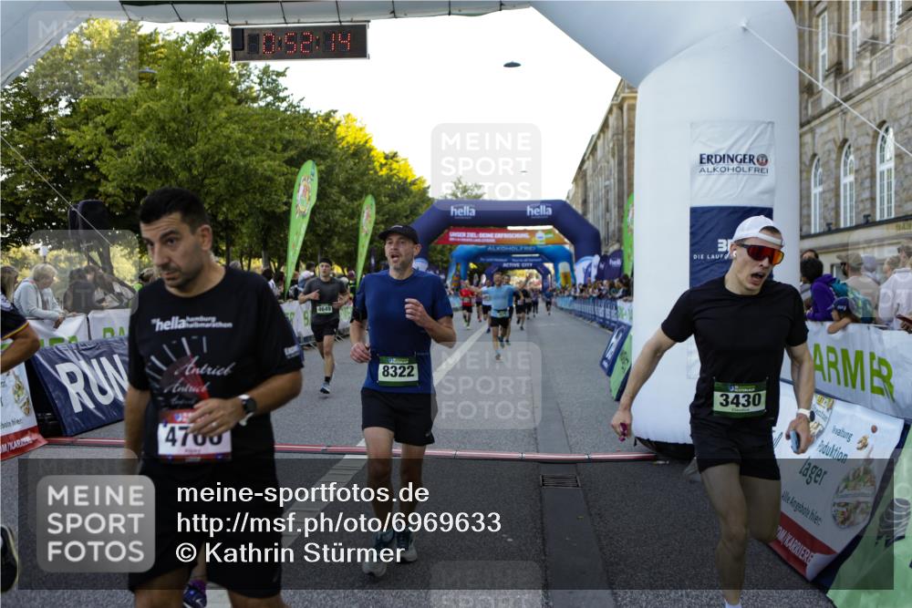 01.09.2024 - BARMER Alsterlauf Kathrin Stürmer Photography http://msf.ph/oto/6969633 01.09.2024 09:52:12 Ziel 2267, 2343, 2615, 2681, 2703, 2716, 2745, 2774, 2917, 2954, 2961, 2962, 3061, 3063, 3242, 3389, 3600, 3678, 3723, 3839, 3930, 4028, 4039, 4314, 4656, 4961, 5053, 5121, 5190, 8041, 8282, 8356, 2070, 2334, 3130, 3253, 3397, 3430, 3496, 3942, 4058, 4343, 4536, 4649, 4700, 4942, 5184, 5268, 8322 meine-sportfotos.de