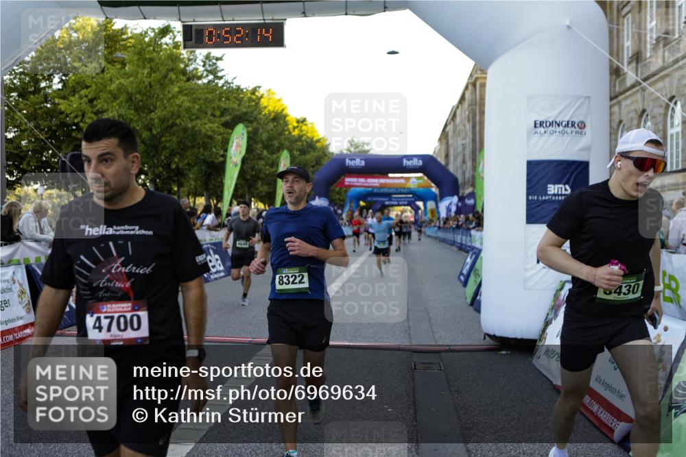 01.09.2024 - BARMER Alsterlauf Kathrin Stürmer Photography http://msf.ph/oto/6969634 01.09.2024 09:52:12 Ziel 2267, 2343, 2615, 2681, 2703, 2716, 2745, 2774, 2917, 2954, 2961, 2962, 3061, 3063, 3242, 3389, 3600, 3678, 3723, 3839, 3930, 4028, 4039, 4314, 4656, 4961, 5053, 5121, 5190, 8041, 8282, 8356, 2070, 2334, 3130, 3253, 3397, 3430, 3496, 3942, 4058, 4343, 4536, 4649, 4700, 4942, 5184, 5268, 8322 meine-sportfotos.de