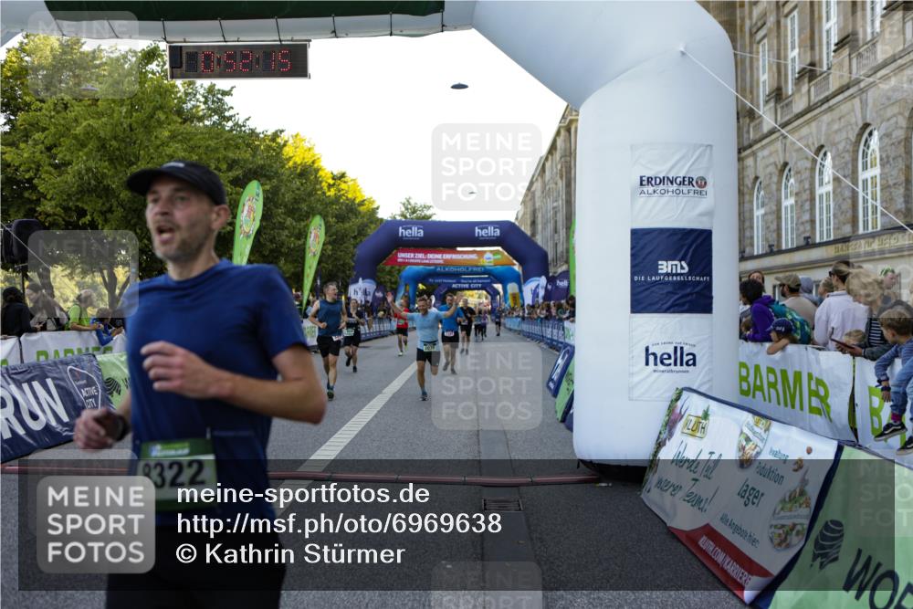 01.09.2024 - BARMER Alsterlauf Kathrin Stürmer Photography http://msf.ph/oto/6969638 01.09.2024 09:52:12 Ziel 2267, 2343, 2615, 2681, 2703, 2716, 2745, 2774, 2917, 2954, 2961, 2962, 3061, 3063, 3242, 3389, 3600, 3678, 3723, 3839, 3930, 4028, 4039, 4314, 4656, 4961, 5053, 5121, 5190, 8041, 8282, 8356, 2070, 2334, 3130, 3253, 3397, 3430, 3496, 3942, 4058, 4343, 4536, 4649, 4700, 4942, 5184, 5268, 8322 meine-sportfotos.de