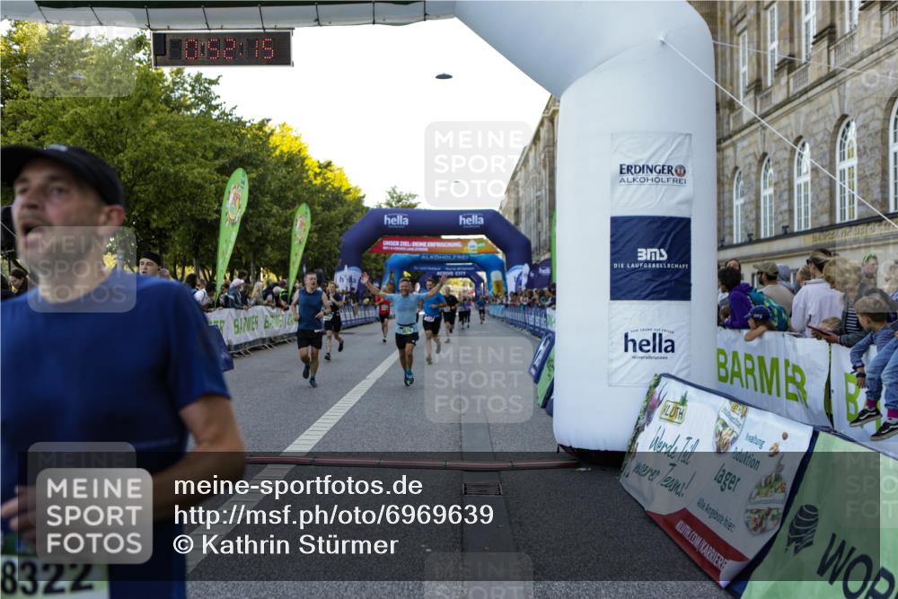 01.09.2024 - BARMER Alsterlauf Kathrin Stürmer Photography http://msf.ph/oto/6969639 01.09.2024 09:52:13 Ziel 2267, 2343, 2615, 2681, 2703, 2716, 2745, 2774, 2917, 2954, 2961, 2962, 3061, 3063, 3242, 3389, 3600, 3678, 3723, 3839, 3930, 4028, 4039, 4314, 4656, 4961, 5053, 5121, 5190, 8041, 8282, 8356, 2070, 2082, 2334, 3130, 3253, 3397, 3430, 3496, 3691, 4058, 4343, 4536, 4649, 4700, 4942, 5184, 5268, 8322 meine-sportfotos.de