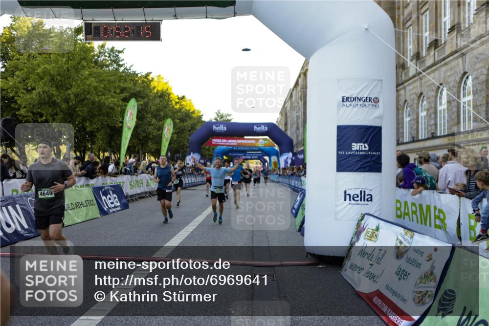 01.09.2024 - BARMER Alsterlauf Kathrin Stürmer Photography http://msf.ph/oto/6969641 01.09.2024 09:52:13 Ziel 2267, 2343, 2615, 2681, 2703, 2716, 2745, 2774, 2917, 2954, 2961, 2962, 3061, 3063, 3242, 3389, 3600, 3678, 3723, 3839, 3930, 4028, 4039, 4314, 4656, 4961, 5053, 5121, 5190, 8041, 8282, 8356, 2070, 2082, 2334, 3130, 3253, 3397, 3430, 3496, 3691, 4058, 4343, 4536, 4649, 4700, 4942, 5184, 5268, 8322 meine-sportfotos.de