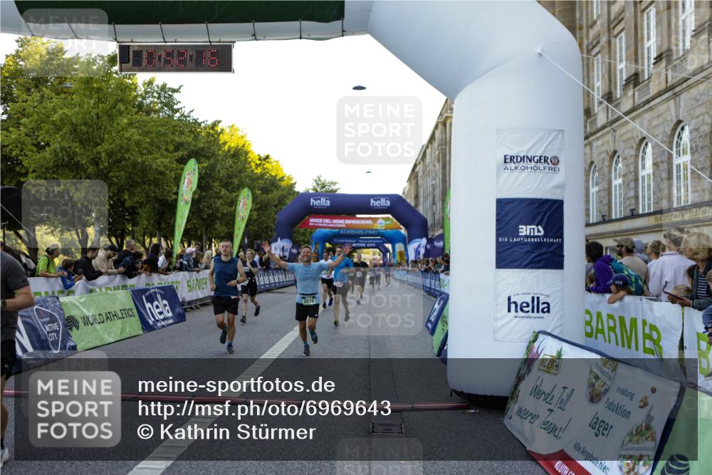 01.09.2024 - BARMER Alsterlauf Kathrin Stürmer Photography http://msf.ph/oto/6969643 01.09.2024 09:52:13 Ziel 2267, 2343, 2615, 2681, 2703, 2716, 2745, 2774, 2917, 2954, 2961, 2962, 3061, 3063, 3242, 3389, 3600, 3678, 3723, 3839, 3930, 4028, 4039, 4314, 4656, 4961, 5053, 5121, 5190, 8041, 8282, 8356, 2070, 2082, 2334, 3130, 3253, 3397, 3430, 3496, 3691, 4058, 4343, 4536, 4649, 4700, 4942, 5184, 5268, 8322 meine-sportfotos.de