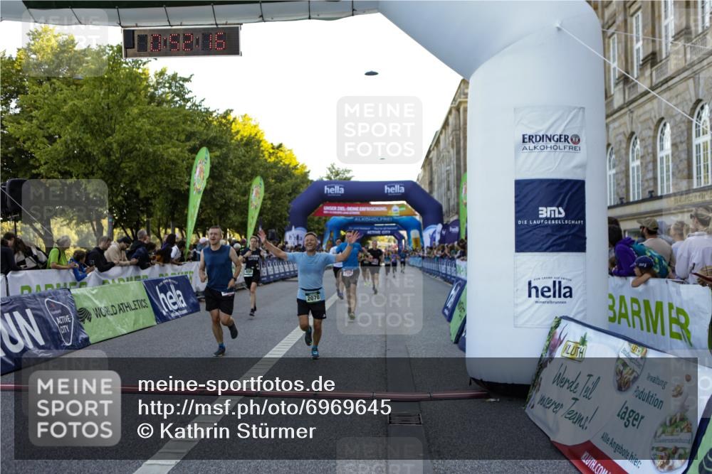 01.09.2024 - BARMER Alsterlauf Kathrin Stürmer Photography http://msf.ph/oto/6969645 01.09.2024 09:52:14 Ziel 2267, 2343, 2615, 2681, 2703, 2716, 2745, 2774, 2917, 2961, 2962, 3061, 3063, 3242, 3389, 3421, 3600, 3678, 3723, 3839, 3930, 4028, 4039, 4208, 4656, 4961, 5053, 5121, 5166, 5190, 8041, 8246, 8282, 8356, 2070, 2082, 2334, 3130, 3253, 3397, 3430, 3496, 3690, 3691, 4058, 4343, 4536, 4649, 4700, 4942, 5184, 5268, 8322 meine-sportfotos.de
