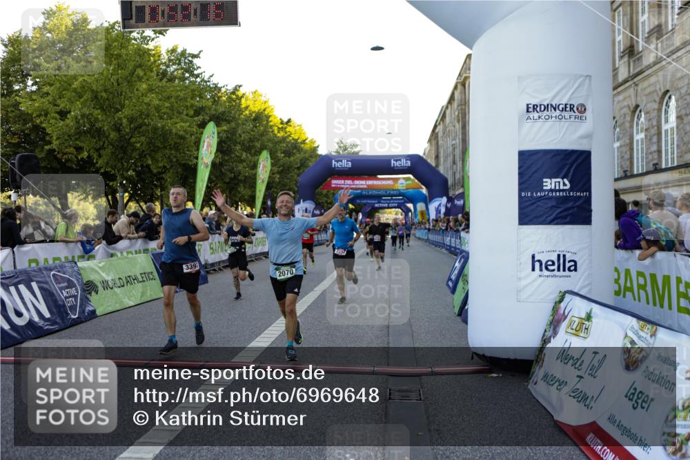 01.09.2024 - BARMER Alsterlauf Kathrin Stürmer Photography http://msf.ph/oto/6969648 01.09.2024 09:52:14 Ziel 2267, 2343, 2615, 2681, 2703, 2716, 2745, 2774, 2917, 2961, 2962, 3061, 3063, 3242, 3389, 3421, 3600, 3678, 3723, 3839, 3930, 4028, 4039, 4208, 4656, 4961, 5053, 5121, 5166, 5190, 8041, 8246, 8282, 8356, 2070, 2082, 2334, 3130, 3253, 3397, 3430, 3496, 3690, 3691, 4058, 4343, 4536, 4649, 4700, 4942, 5184, 5268, 8322 meine-sportfotos.de